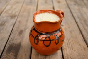 Taza cerámica con pulque